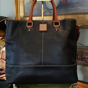 Dooney & Bourke Chelsea Black Pebbled Leather Brown Trim Purse Bag w/Dustbag